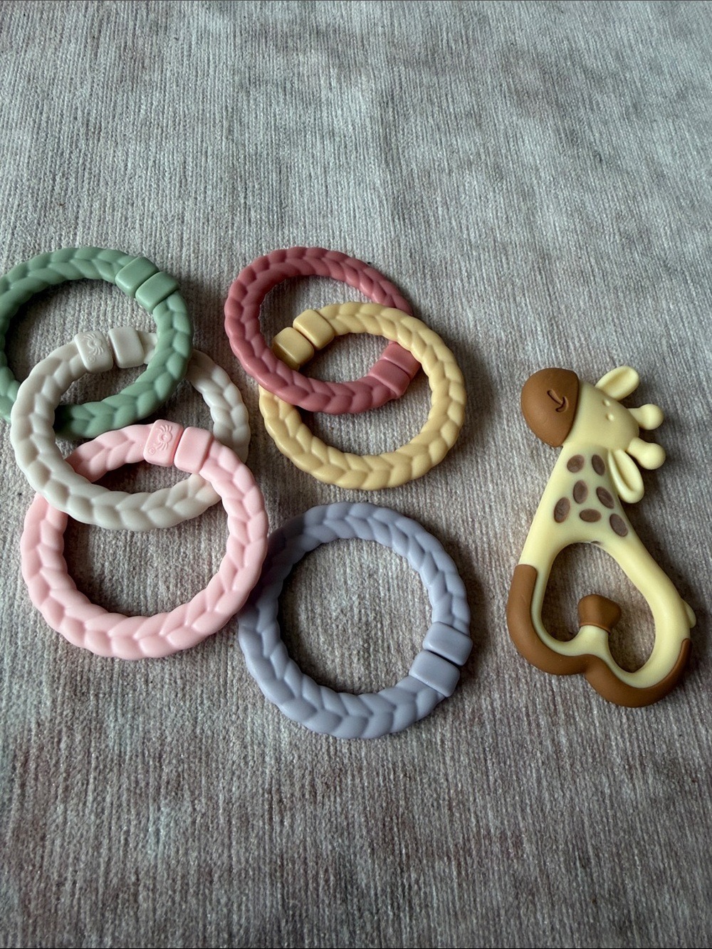 Itzy Ritzy Rings Giraffe Teether NWOT